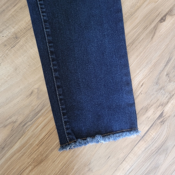 Joe Fresh Womens Size 10 High Rise Crop Jeans - Picture 2 of 8